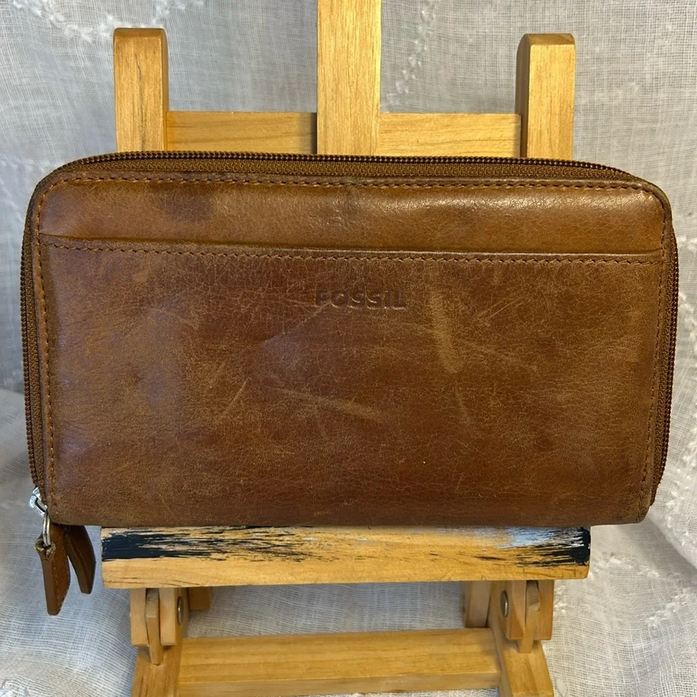 Fossil vintage leather wallet zip around wallet